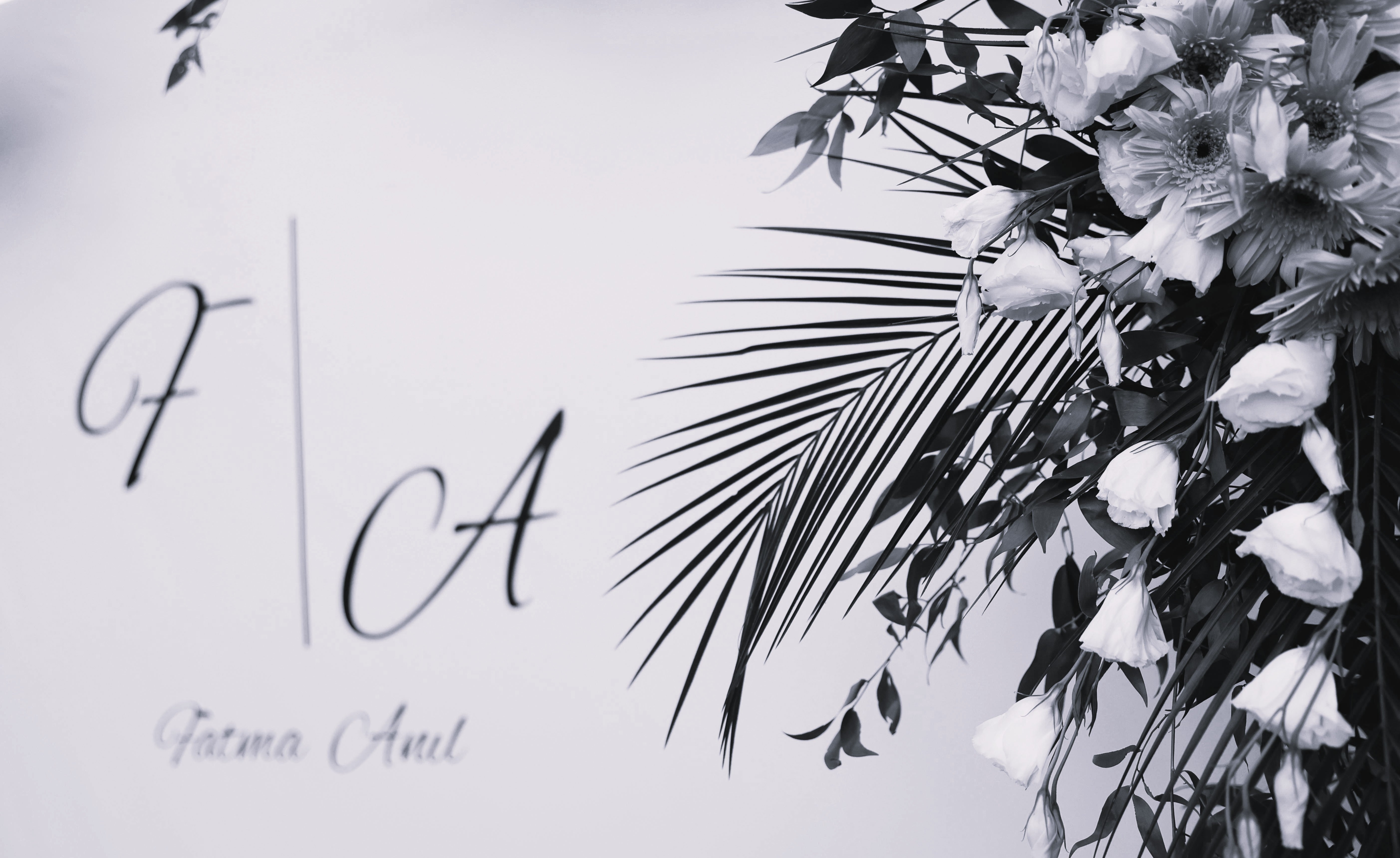 Modernes Hochzeitsdekor mit Backdrops und Schildern: so entsteht ein stimmiger und moderner Look